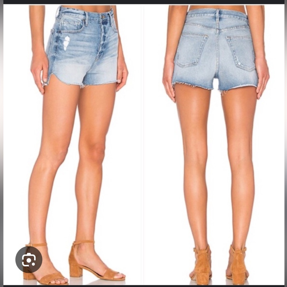 Frame Le Original High Rise Button Fly light wash shorts. Size 28